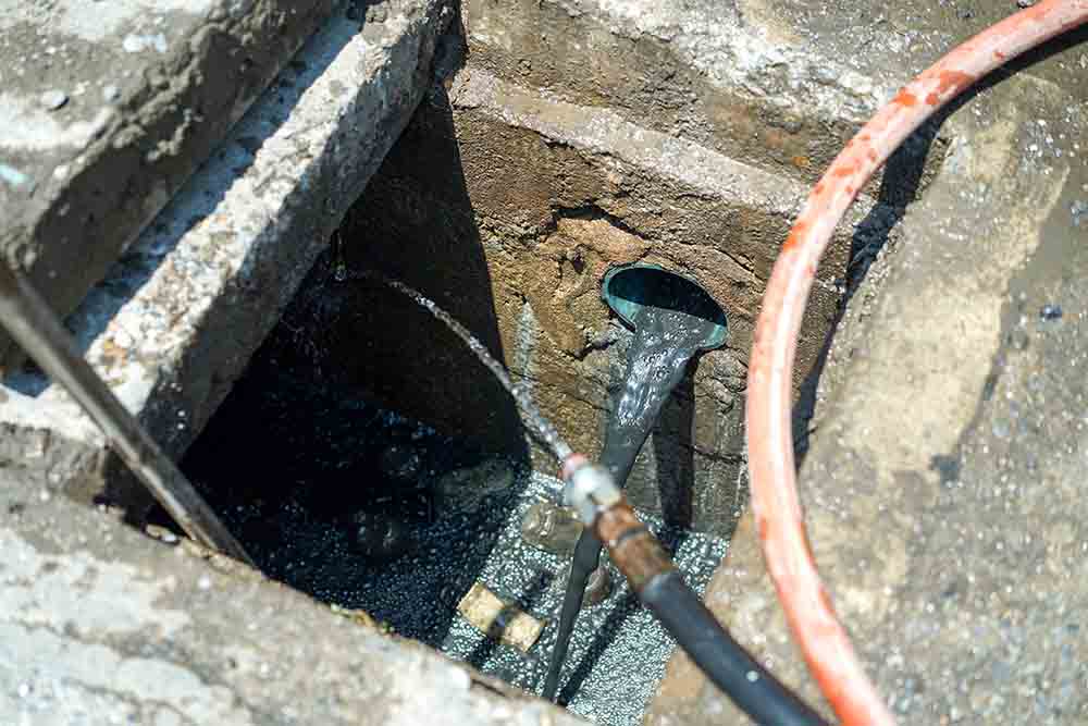 hydro jetting a pipe